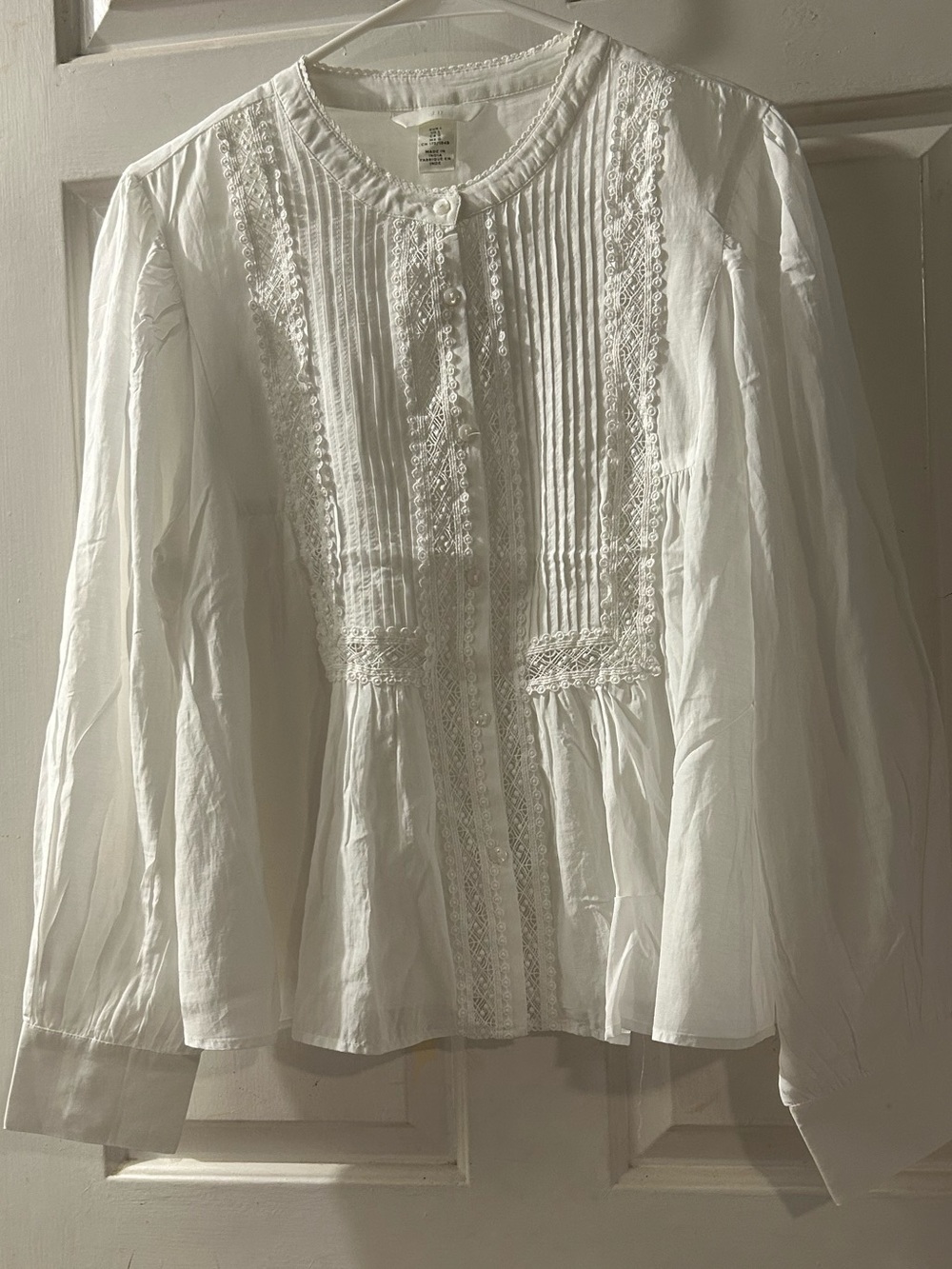 H&M White Lace Pintuck Peasant Blouse